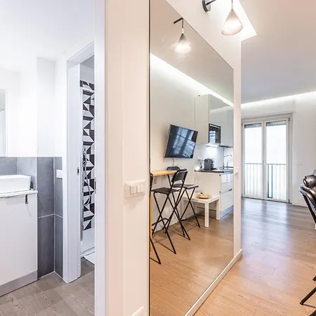 Cenisio Modern And Bright Urban Retreat Apartment