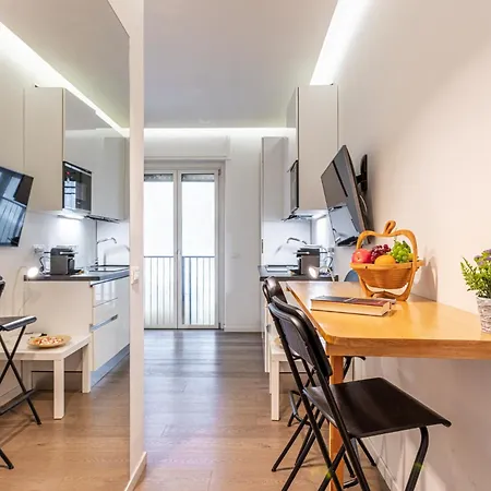 Apartment Cenisio Modern And Bright Urban Retreat