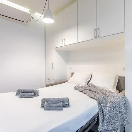 Cenisio Modern And Bright Urban Retreat Milan