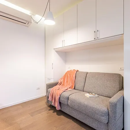 Cenisio Modern And Bright Urban Retreat